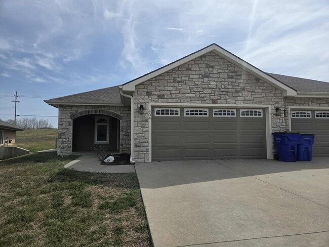 Building Photo - 404 Michaels Court