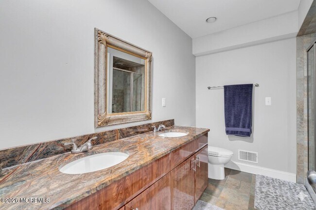 Building Photo - 23 E Mnr Sq