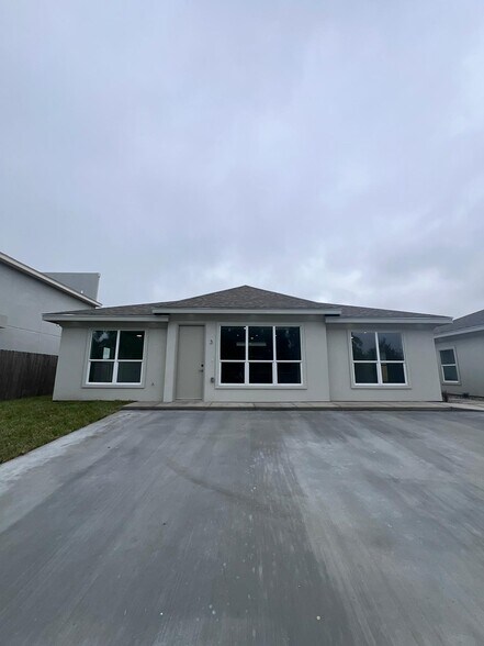 Building Photo - 2610 Fern Ave