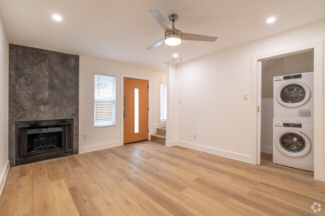 1BD, 1BA - 725SF - Living Room - Raintree Luxury Apartments