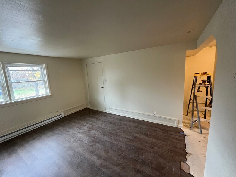 Living room - 381 Liberty St