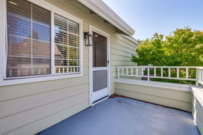 Building Photo - 2-Suite Townhome in Whisman Station Area | Easy Access to 101/237/85