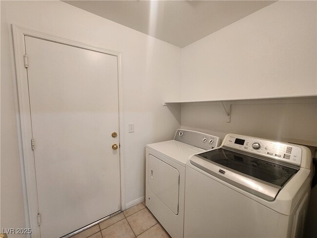 Building Photo - 1405 Iron Springs Dr
