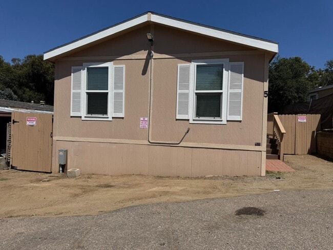 Building Photo - 3 bedroom 2 Full Bath Mobile Home Close to...
