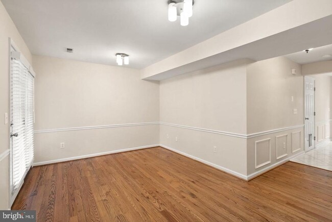 Building Photo - 917 Rolfe Pl