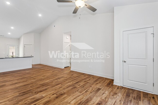 Building Photo - 12868-12868 W Wheatland Ct