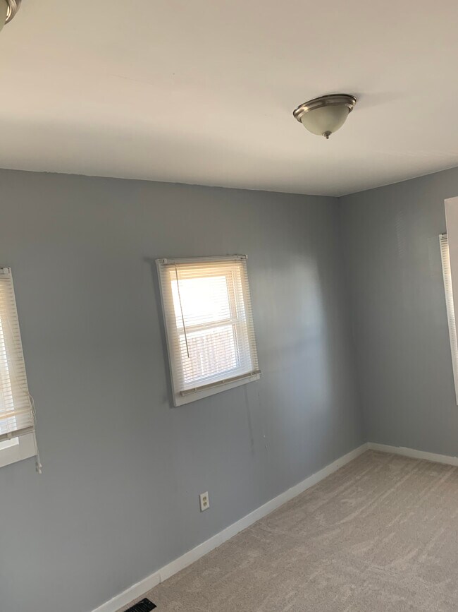 Building Photo - 110 W Harry Ave