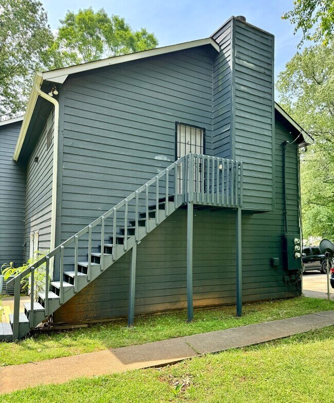 Building Photo - 5870 Sheldon Ct