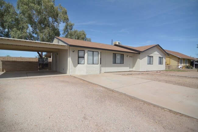 Building Photo - Updated 3 Bedroom 2 Bath Home! Southwest Tucson Location!
