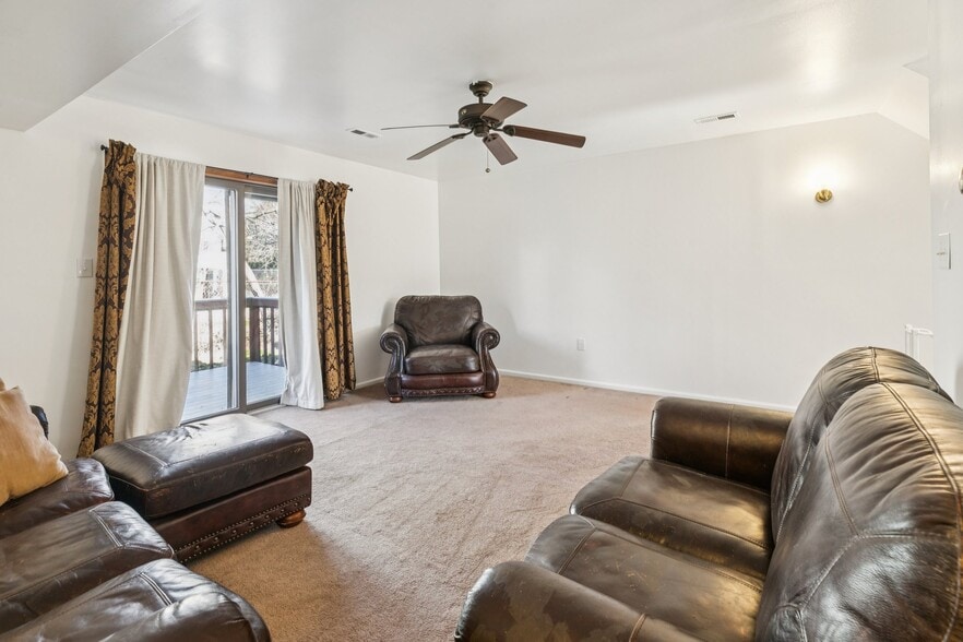 Building Photo - 3379 Frederick St