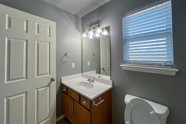 Building Photo - 7802 Bennie Terrace