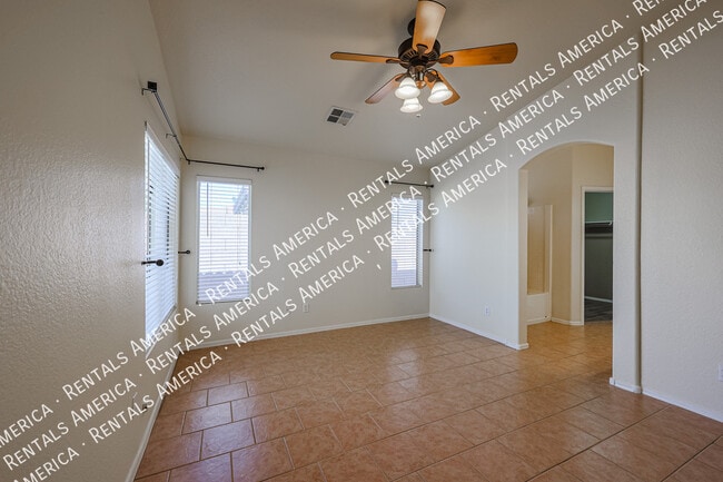 Building Photo - 1218 W Rose Marie Ln