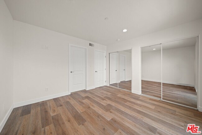 Building Photo - 1055 Wilton Pl