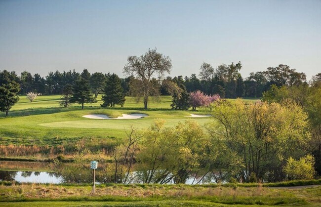 Building Photo - Spacious Potomac Beauty backs to Golf Course