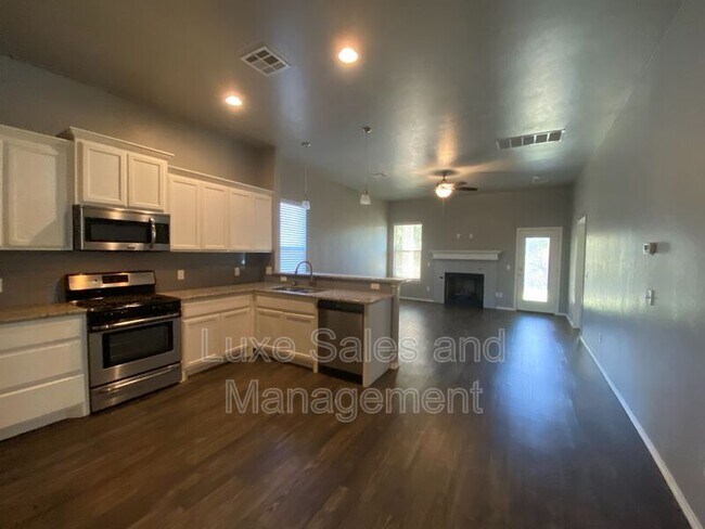 Building Photo - 7804 Meadow Lake Dr
