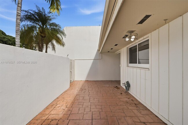 Building Photo - 8105 SW 81st Ct