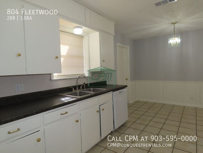 Building Photo - 804 Fleetwood-