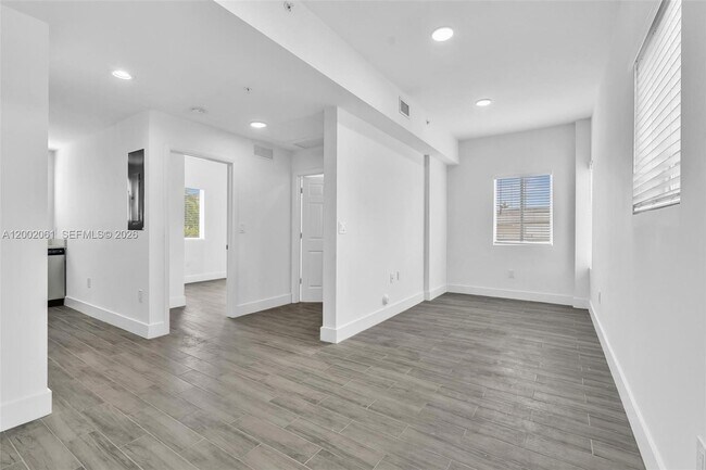 Building Photo - 584 NW 35th St