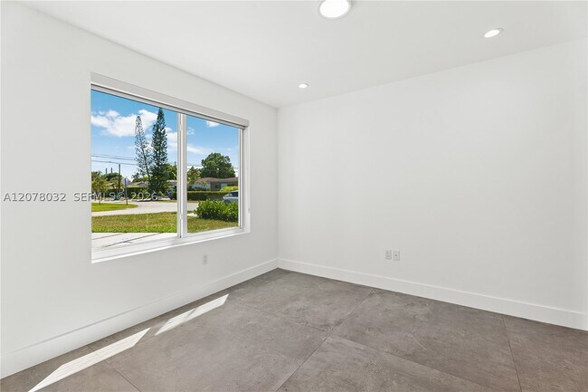 Building Photo - 6099 SW 38th St