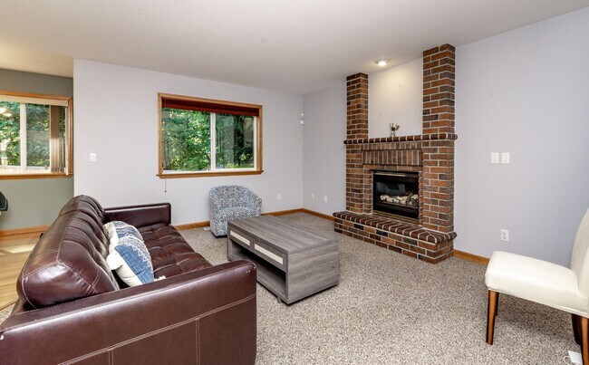 Building Photo - 2709 17th Ave Ct SW