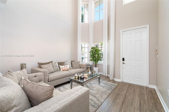 Building Photo - 208 SE 15th St