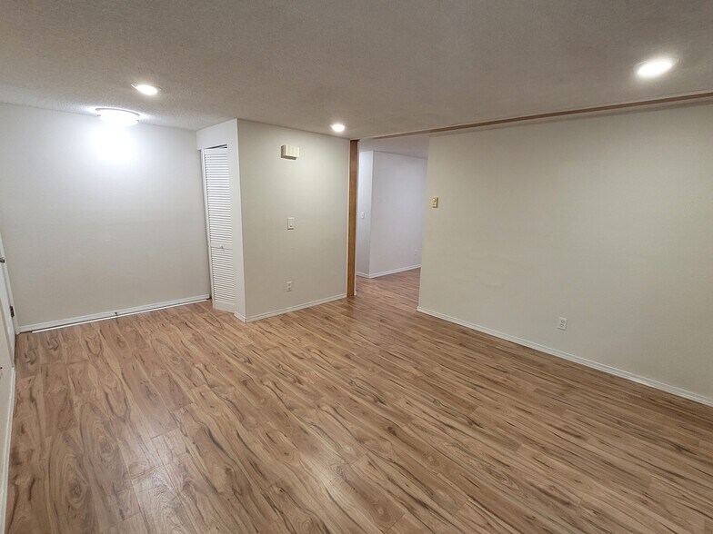 Building Photo - 340 Hill Ct