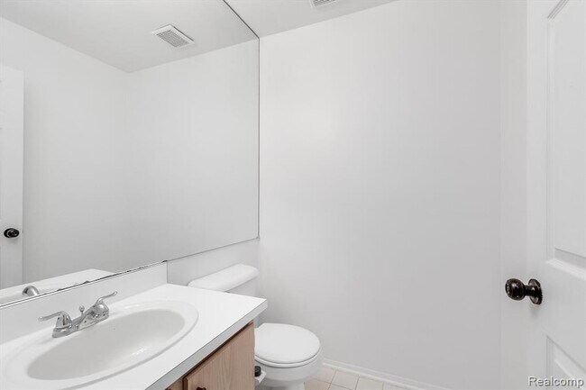 Building Photo - 22241 Atlantic Pointe