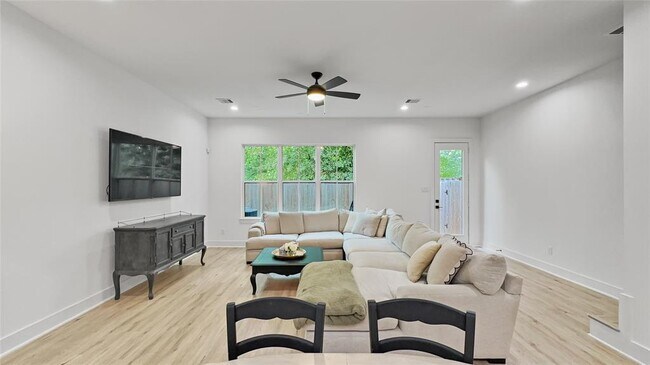Building Photo - 6423 Highland Pine Ln