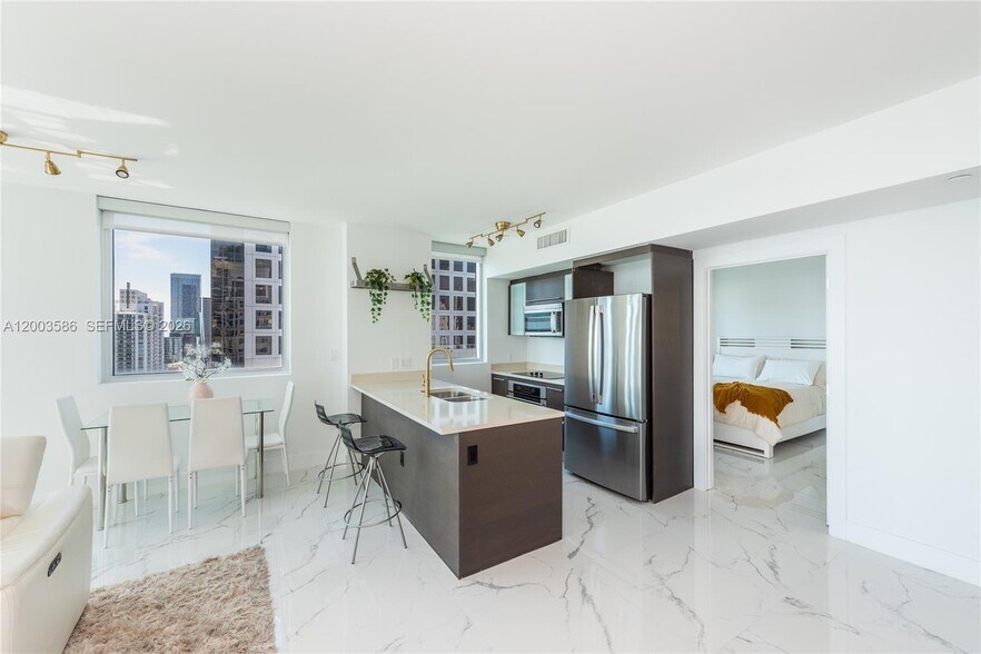 Building Photo - 500 Brickell Ave