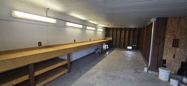 Building Photo - Beautiful Home With Incredible Views