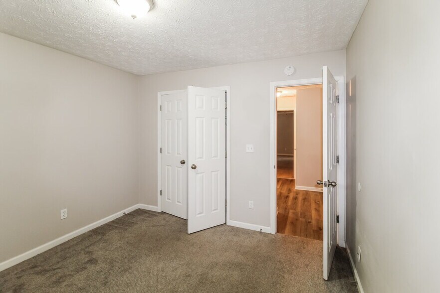 Building Photo - 850 Chaseridge Dr