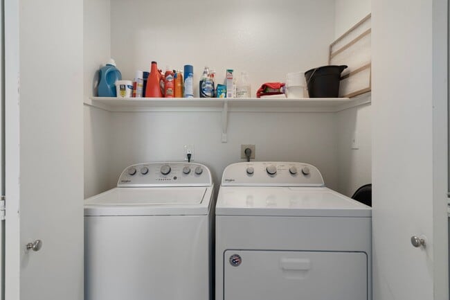 Building Photo - Scottsdale Condo!