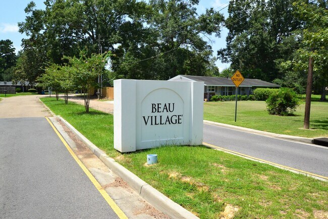 Building Photo - Newly renovated home in Beau Village Subdi...