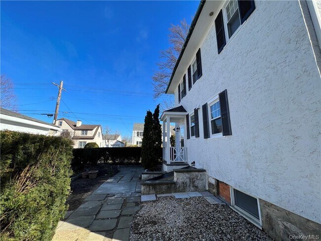 Building Photo - 85 Locust Ave