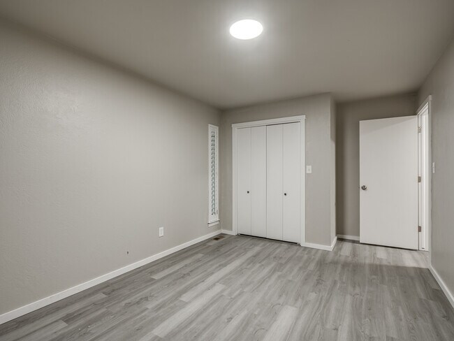 Building Photo - 12136 Thorn Ridge Rd
