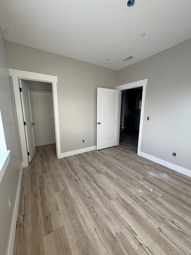 Building Photo - Ririe Apartment unit 3