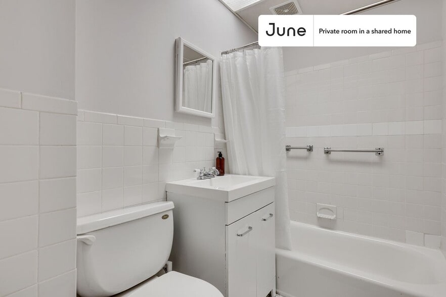 Building Photo - Room in Shared 3 bed/1 bath home