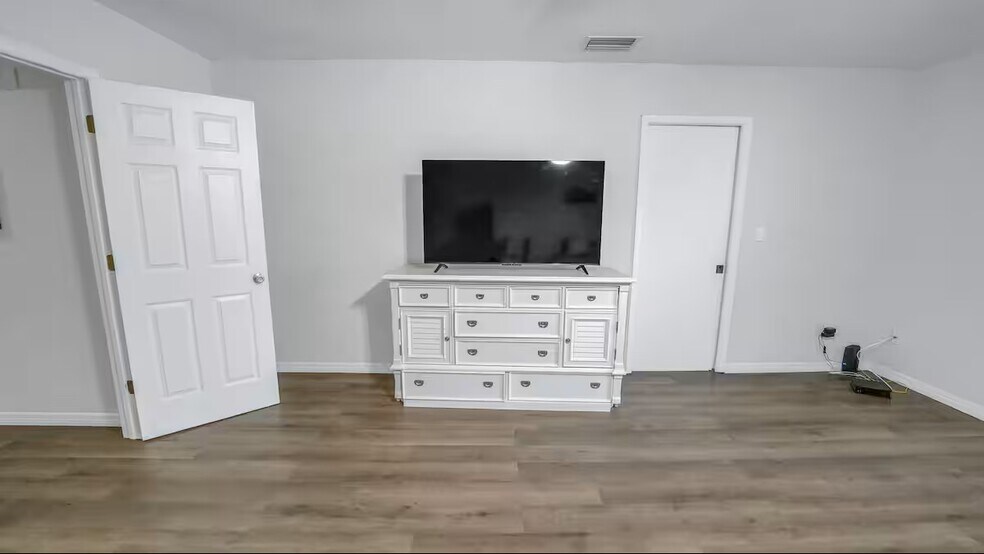 Building Photo - 6040 River Trace Rd