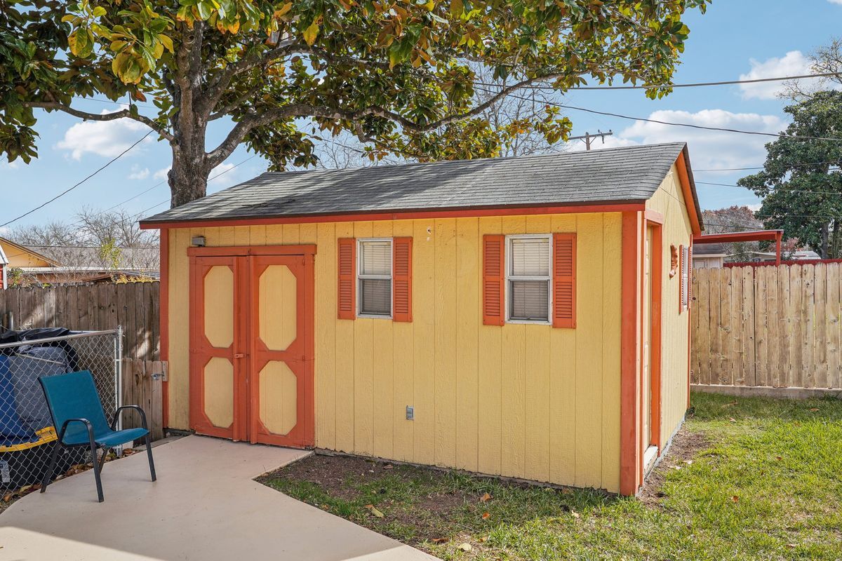 Building Photo - 210 Lemonwood Ave