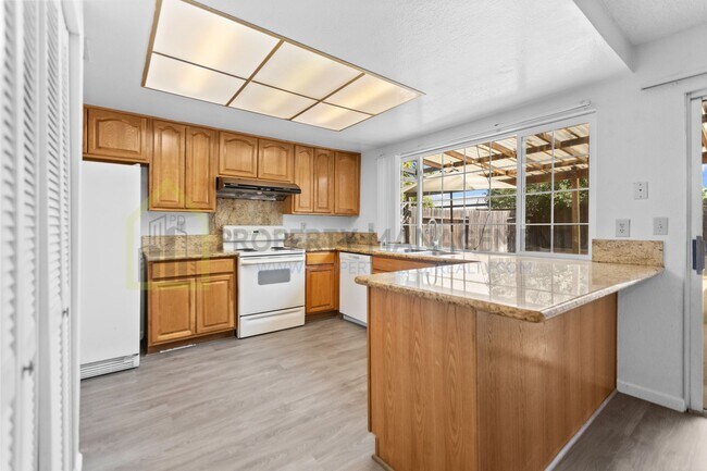 Building Photo - Charming 4-Bed, 2-Bath Home in Sacramento’...