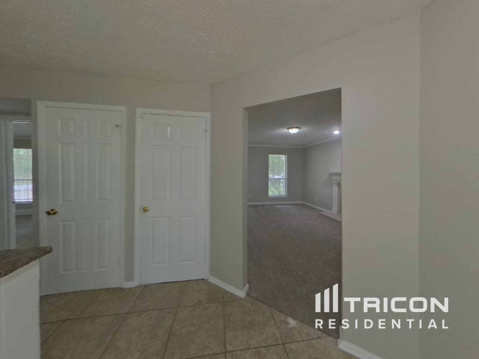 Building Photo - 5242 Selene Dr