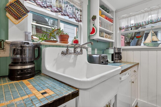 Building Photo - 81 Broadway