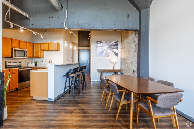 Interior Photo - TipTop
