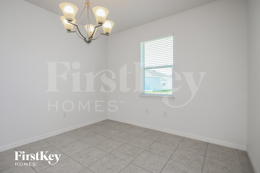 Building Photo - 1189 Spokane Pt