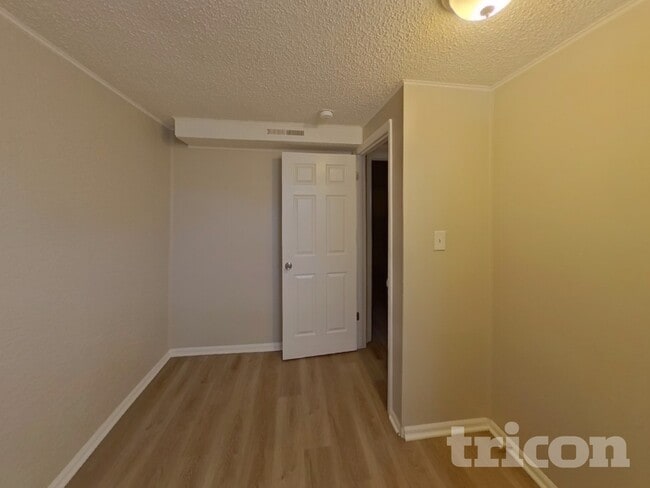 Building Photo - 1103 Livingston Ave