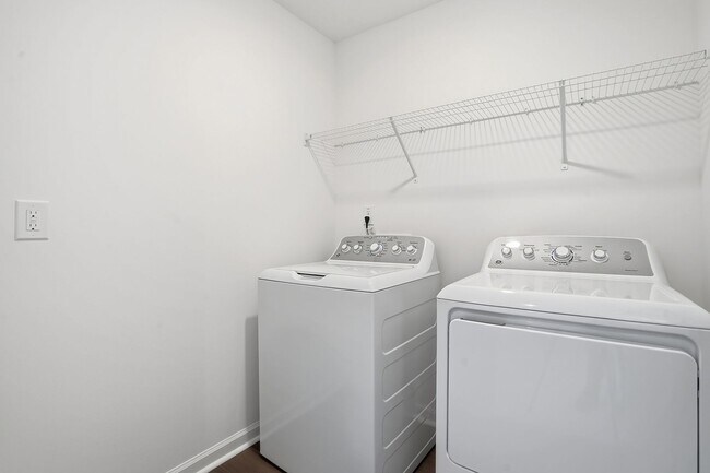 Building Photo - BEAUTIFUL AND READY FOR YOU- NICE TOWNHOME IN ANGIER, NC