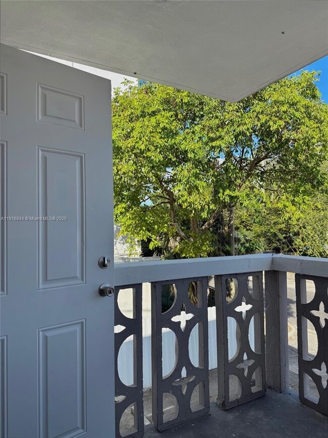 Primary Photo - 10 NW 77th St