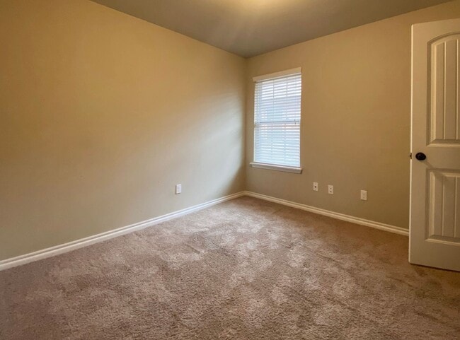 Building Photo - First Month Free! Great Location!