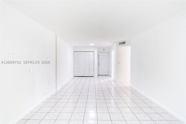 Building Photo - 9460 Fontainebleau Blvd