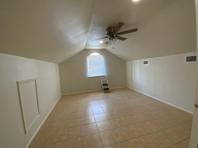 Building Photo - 119 Tours Ln